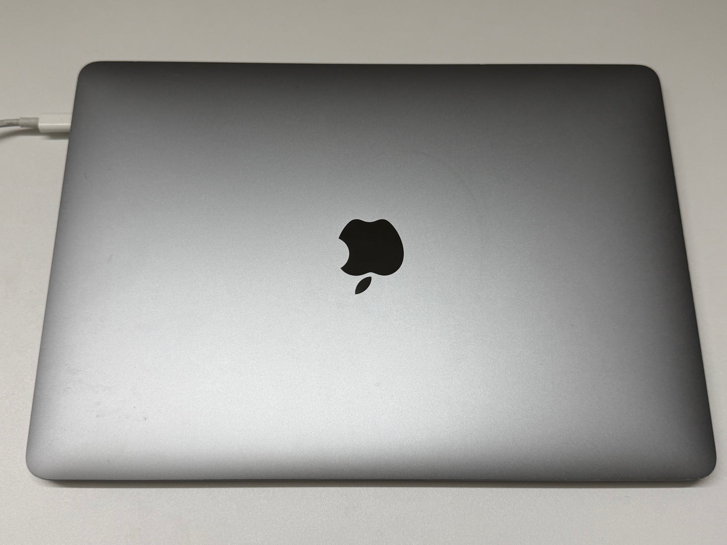 MacBook Pro (2016) [15,4", Touch Bar, Intel Core i7 2,6GHz, 16GB RAM, 512GB SSD, AMD Radeon Pro, macOS] Grigio