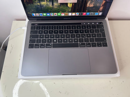 MacBook Pro (2019) [13,3", Touch Bar, Intel Core i5 2,4GHz, 8GB RAM, 256GB SSD, Intel Iris Plus Graphics 655, Mac OS X] Grigio