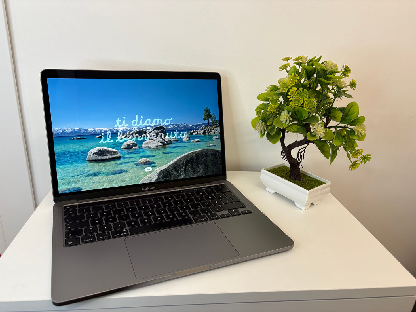 MacBook Pro (2020) M1 [13,3", Touch Bar, Apple M1 3,2GHz, 8GB RAM, 512GB SSD, Apple 8 Core, macOS] Grigio