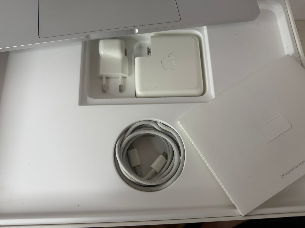 MacBook Pro (Late 2016) [13,3", Intel Core i5 2,9GHz, 8GB RAM, 256GB SSD, Intel Iris Graphics 540, macOS] argento