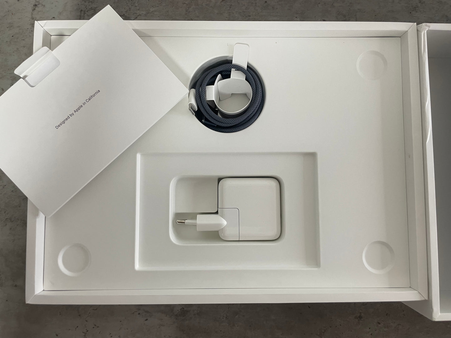 MacBook Air (2022) [13,6", Liquid Retina, M2 8-Core 3,2GHz, 8GB RAM, 512GB SSD, 10-Core GPU, macOS] mezzanotte