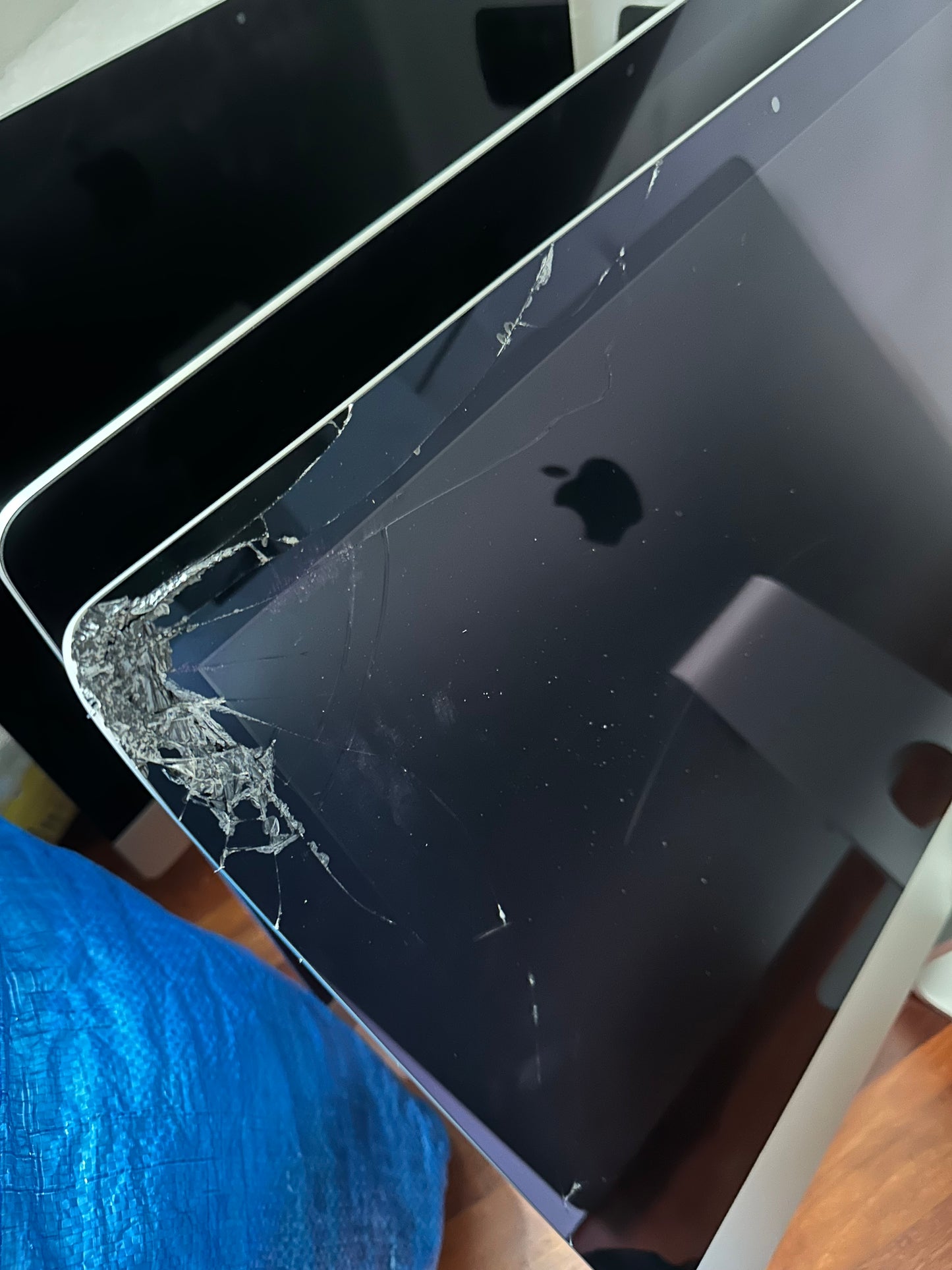 iMac (2017) [27", 5K Retina, Intel Core i5 3.8GHz, 64GB RAM, 2TB SSD, AMD Radeon PR0 580 8GB, macOS] argento
