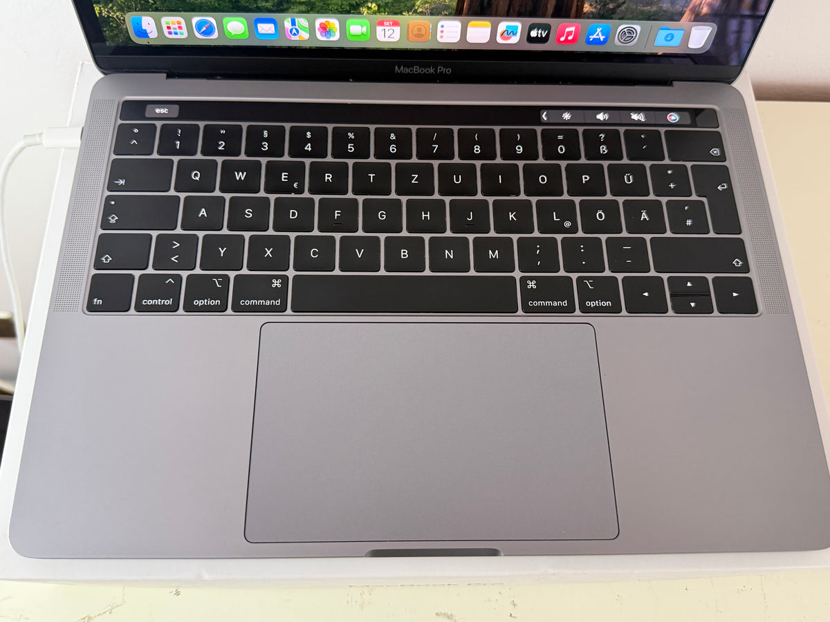 MacBook Pro (2018) [13,3", Touch Bar, Intel Core i7 2,7GHz, 16GB RAM, 256GB SSD, Intel Iris Graphics 655, macOS] Grigio