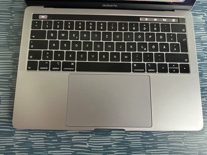 MacBook Pro (2018) [13,3", Touch Bar, Intel Core i5 2,3GHz, 8GB RAM, 256GB SSD, Intel Iris Plus Graphics 655, macOS] grigio