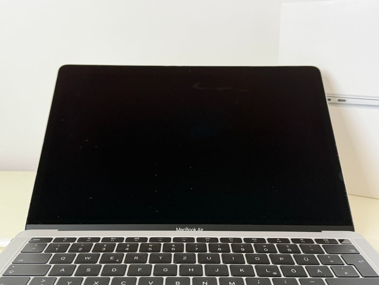MacBook Air (2018) [13,3", Retina, Intel Core i5 1,6GHz, 8GB RAM, 128GB SSD, Intel UHD Graphics 617, macOS] argento