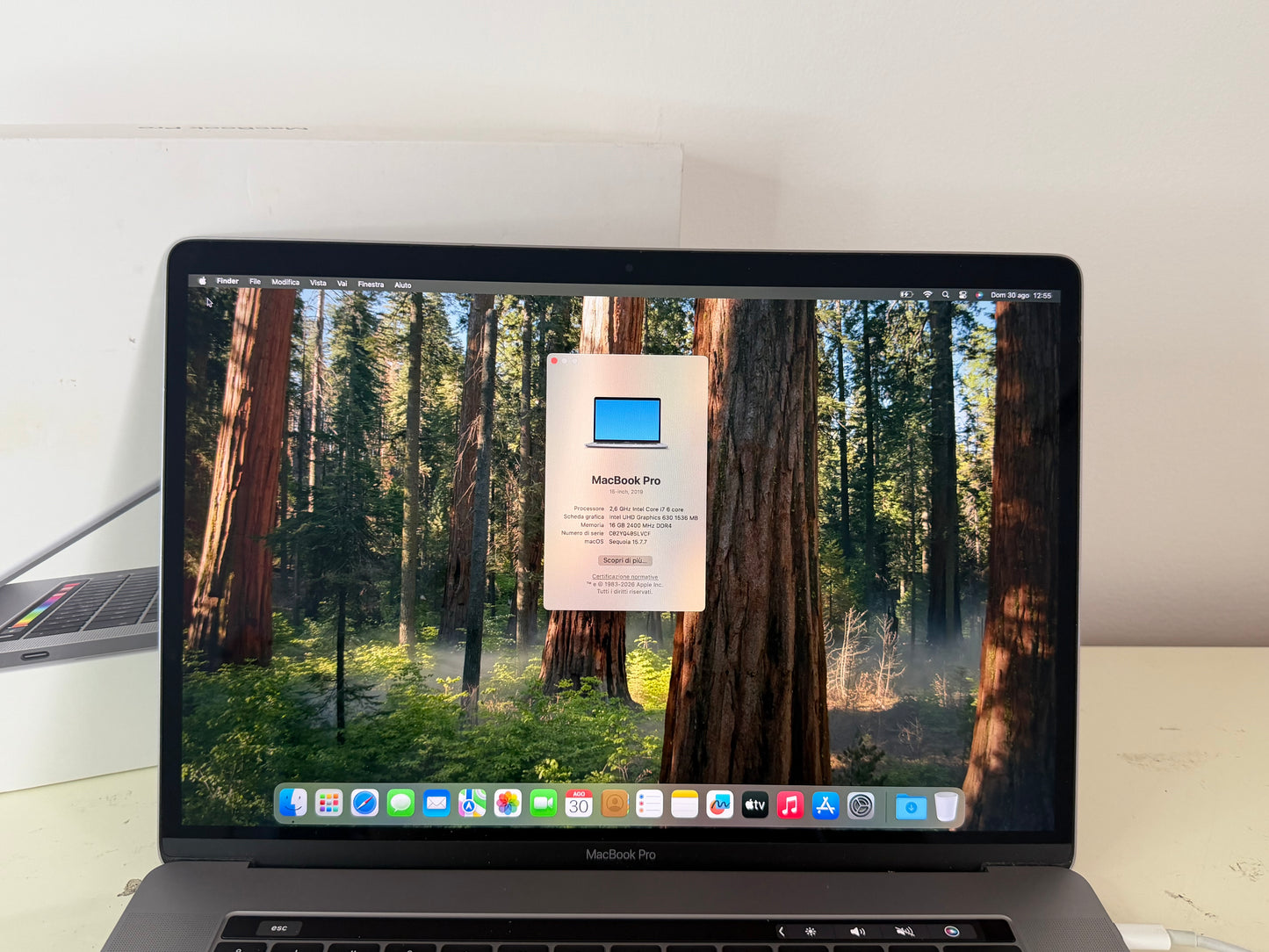 MacBook Pro (2019) [15,4", Touch Bar, Intel Core i7 2,6GHz, 16GB RAM, 256GB SSD, Intel UHD Graphics 630, Mac OS X] Grigio