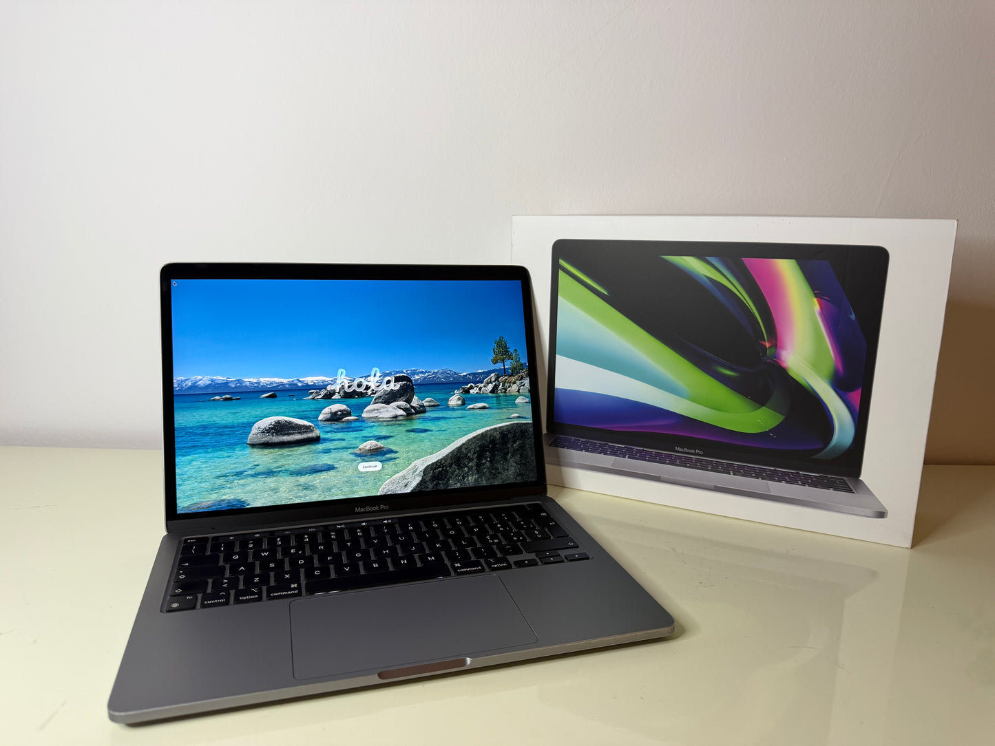 MacBook Pro (2020) M1 [13,3", Touch Bar, Apple M1 3,2GHz, 8GB RAM, 256GB SSD, Apple 8 Core, macOS] Grigio