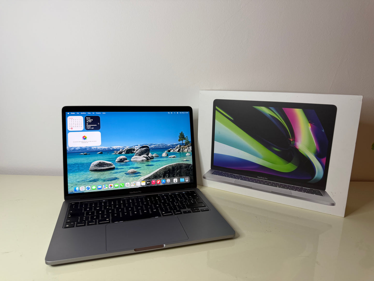 MacBook Pro (2020) M1 [13,3", Touch Bar, Apple M1 3,2GHz, 8GB RAM, 256GB SSD, Apple 8 Core, macOS] Grigio