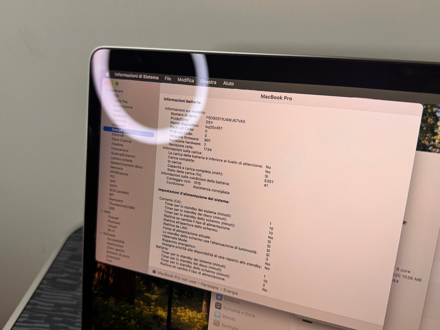 MacBook Pro (2019) [15,4", Retina, Touch Bar, Intel Core i7 2,6GHz, 16GB RAM, 256GB SSD, Intel UHD Graphics 630, AMD Radeon Pro 555X, Mac OS X] grigio