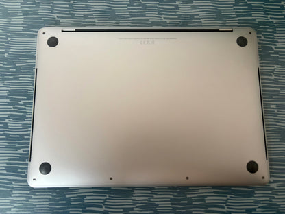 MacBook Pro (Mid 2018) [13,3", Touch Bar, Intel Core i5 2,3GHz, 8GB RAM, 256GB SSD, Intel Iris Plus Graphics 655, macOS] Grigio