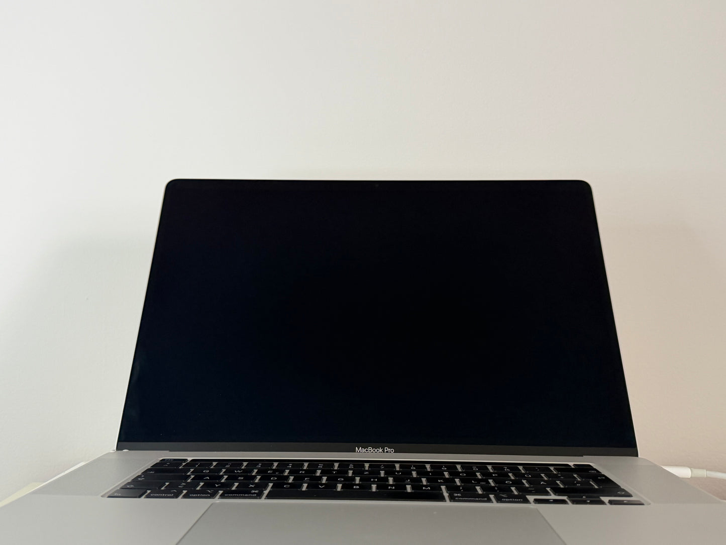 MacBook Pro (2019) [16", Touch Bar, Intel Core i7 2,6GHz, 16GB RAM, 512GB SSD, Intel UHD Graphics 630 + AMD Radeon Pro 5300M, Mac OS] argento