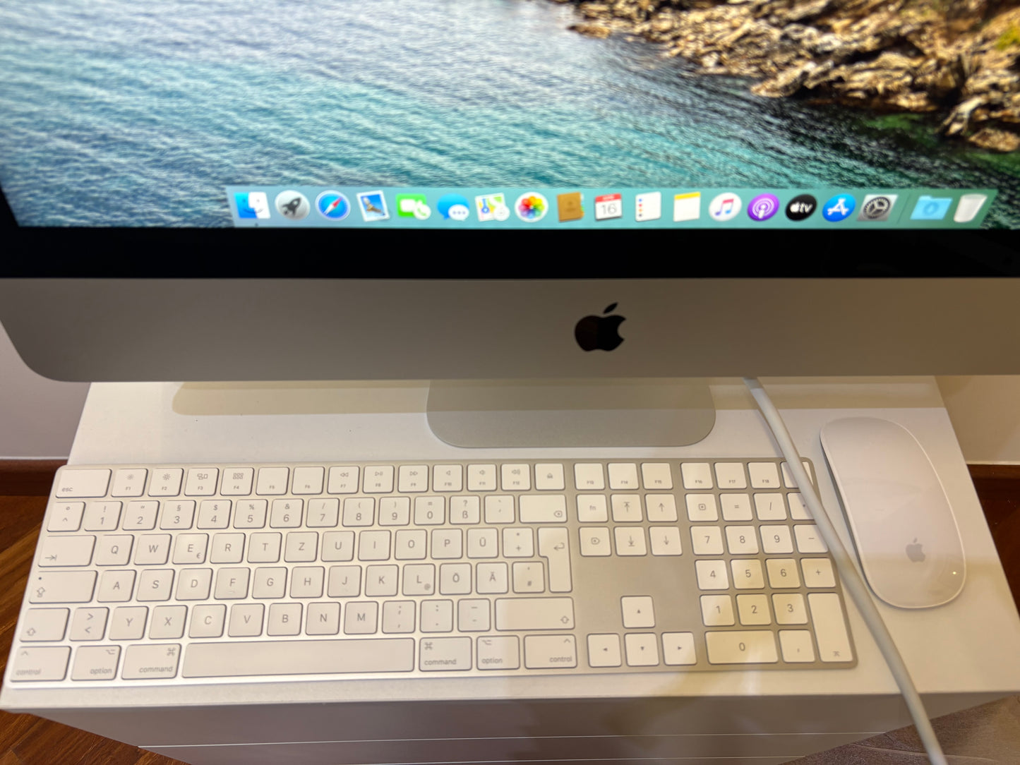 iMac (2019) [21,5", 4K, Retina, Intel Core i5 3,0GHz, 16GB RAM, 256 GB, AMD Radeon Pro 560X, macOS] argento