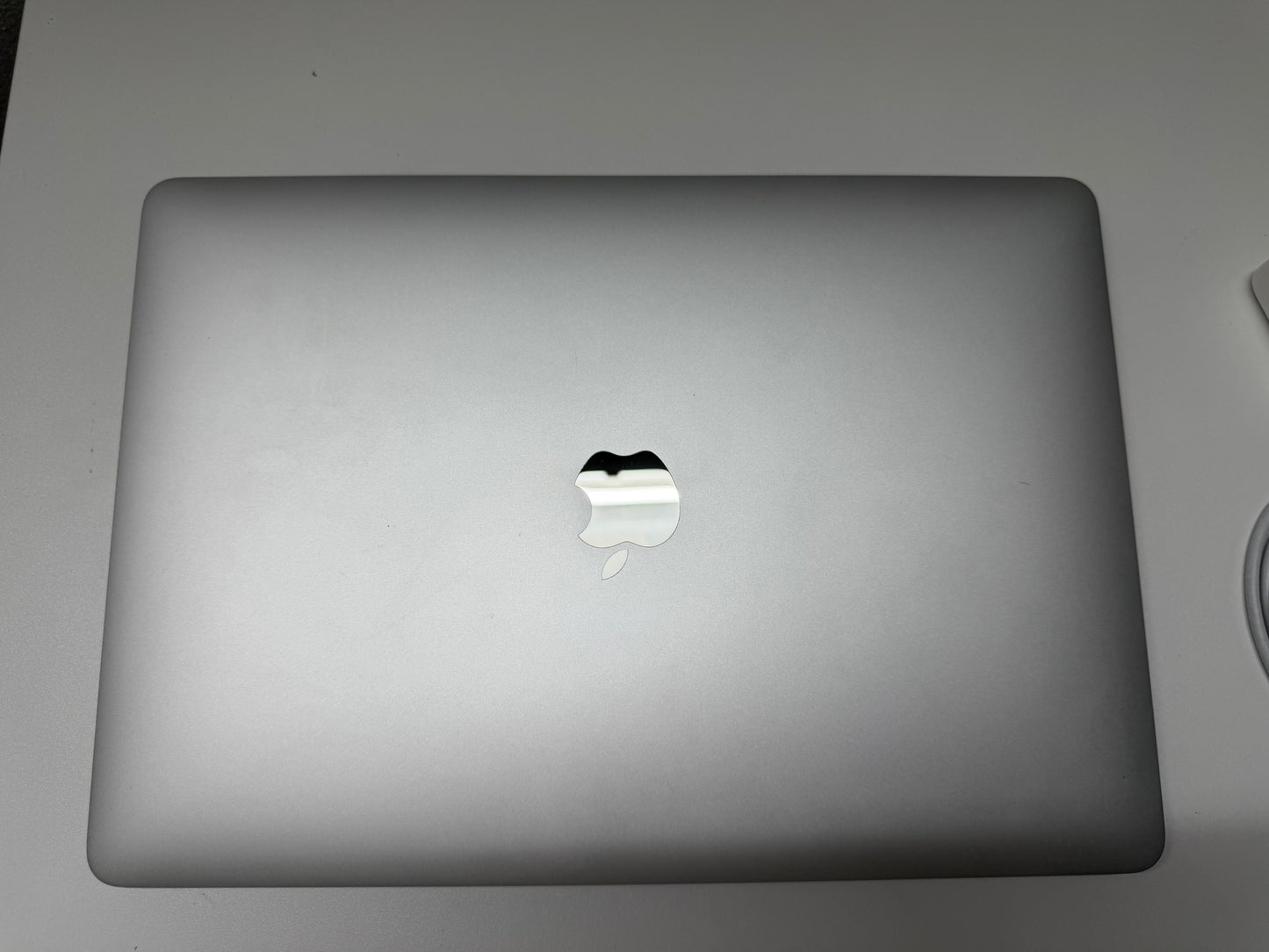 MacBook Air (Mid 2019) [13,3", Retina, Intel Core i5 1,6GHz, 8GB RAM, 128GB SSD, Intel UHD Graphics 617, macOS] argento