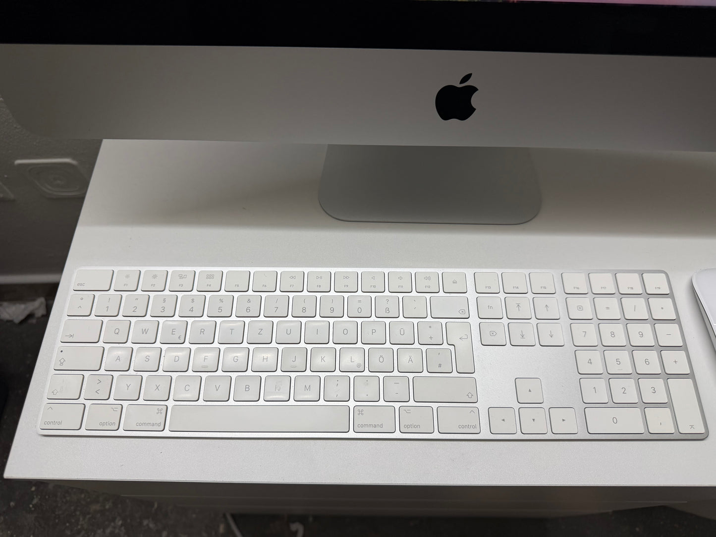 iMac (2019) [21,5", 4K, Retina, Intel Core i3 3,6GHz, 16GB RAM, 256GB SSD, AMD Radeon Pro 555X, macOS] argento