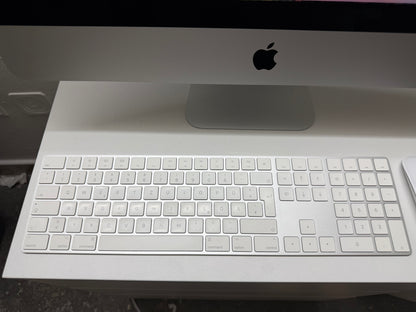 iMac (2019) [21,5", 4K, Retina, Intel Core i3 3,6GHz, 16GB RAM, 256GB SSD, AMD Radeon Pro 555X, macOS] argento