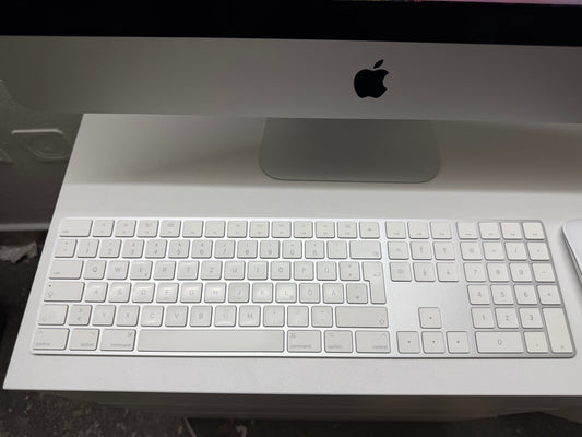 iMac (2019) [21,5", 4K, Retina, Intel Core i3 3,6GHz, 16GB RAM, 256GB SSD, AMD Radeon Pro 555X, macOS] argento