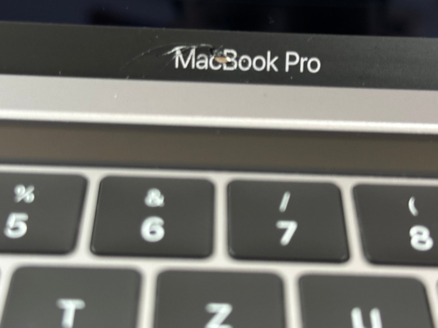 MacBook Pro (2019) [13,3", Touch Bar, Intel Core i5 1,4GHz, 8GB RAM, 128GB SSD, Intel Iris Plus Graphics 645, Mac OS X] argento