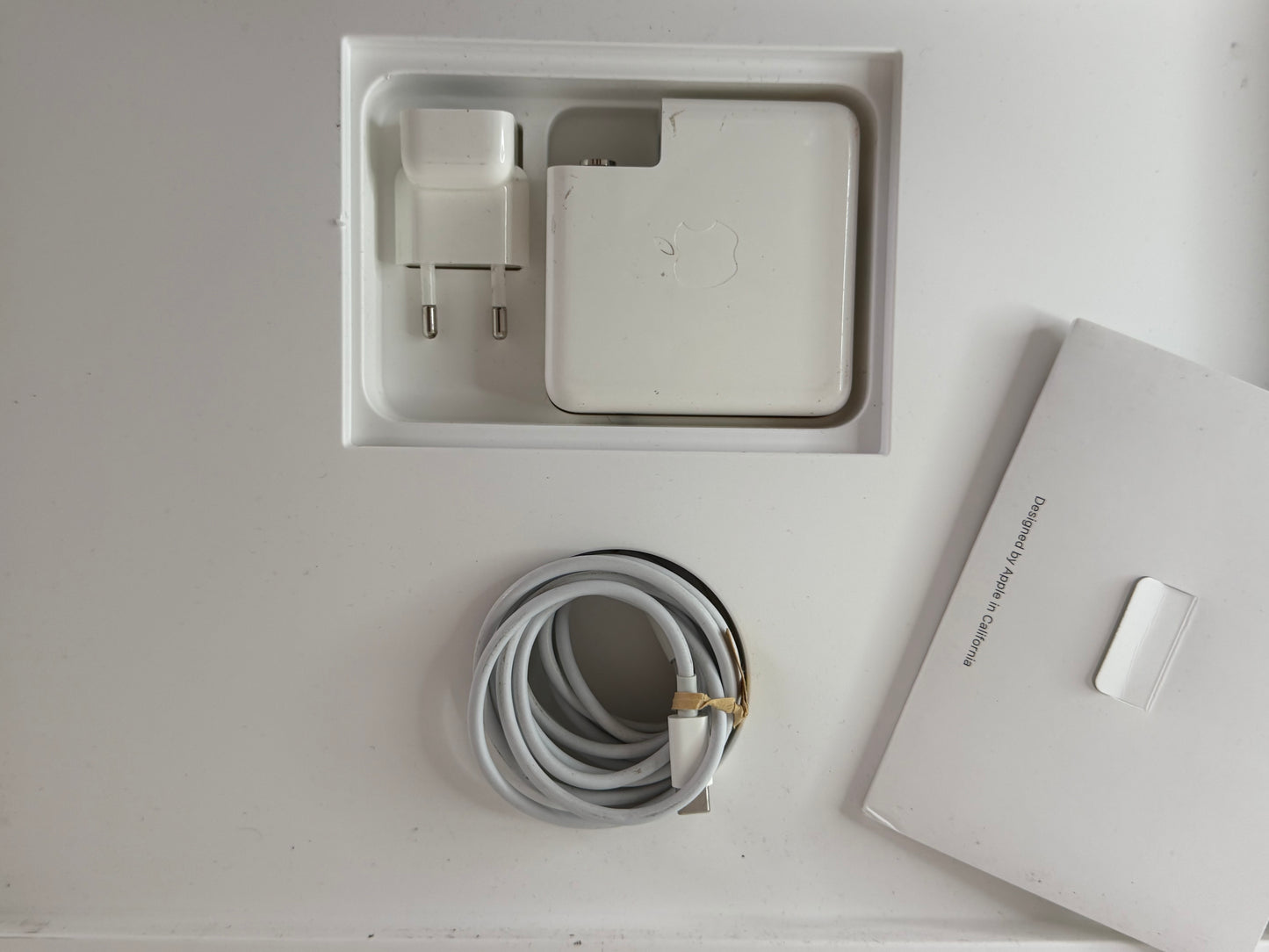 MacBook Pro (2019) [15,4", Touch Bar, Intel Core i7 2,6GHz, 16GB RAM, 256GB SSD, Intel UHD Graphics 630, Mac OS X] Grigio