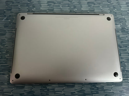 MacBook Pro (2019) [15,4", Retina, Touch Bar, Intel Core i7 2,6GHz, 16GB RAM, 512GB SSD, Intel UHD Graphics 630, AMD Radeon Pro 555X, Mac OS X] grigio