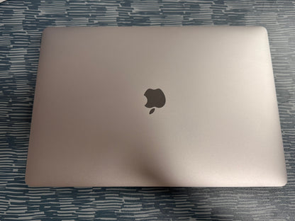 MacBook Pro (Mid 2018) [15,4", Touch Bar, Intel Core i7 2,2GHz, 16GB RAM, 512GB SSD, AMD Radeon Pro 555X, macOS] grigio