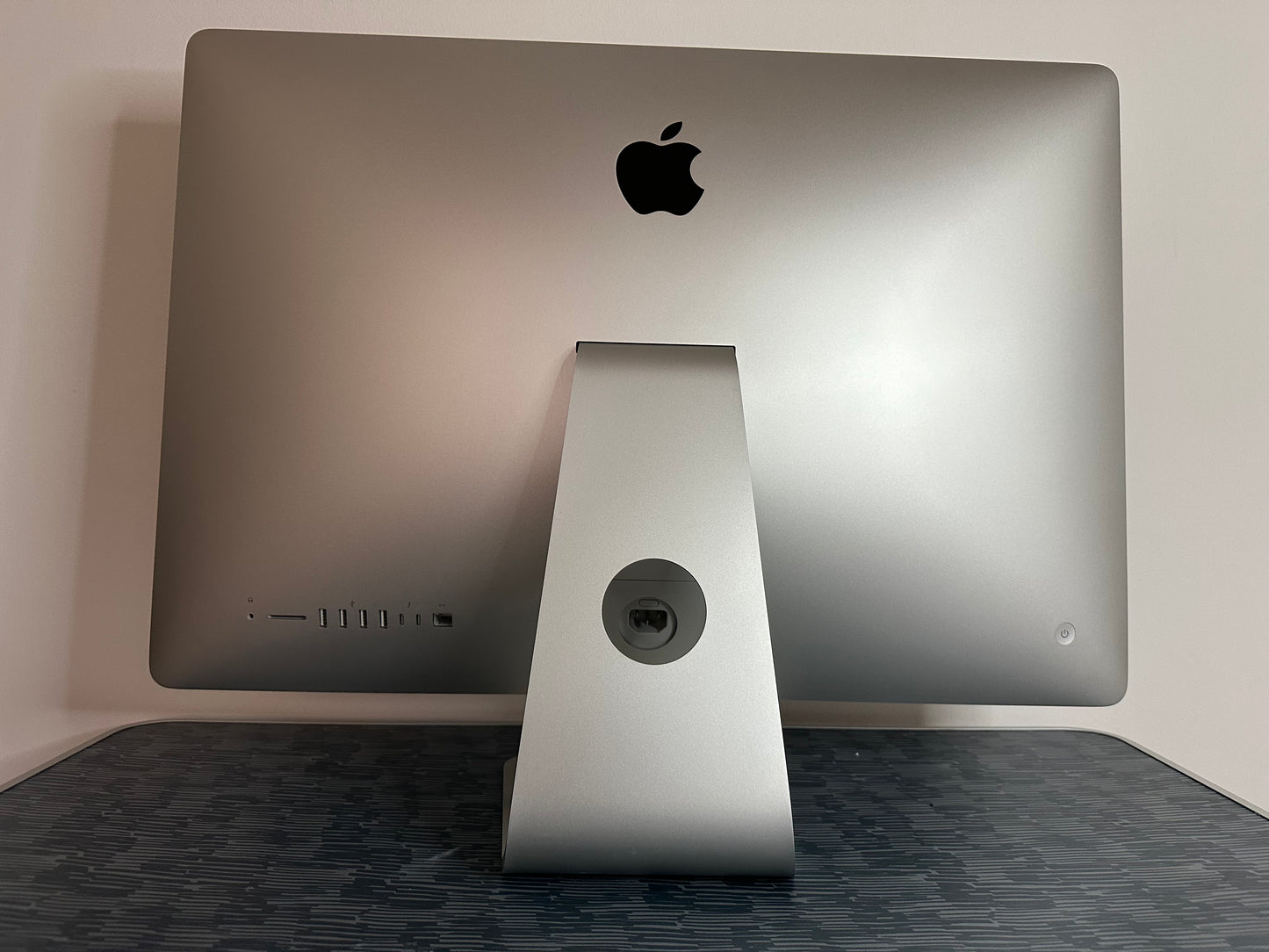 iMac (Mid 2017) [27", 5K, Retina, Intel Core i5 3,4GHz, 8GB RAM, 1TB Fusion Drive + 32GB SSD, AMD Radeon Pr0 570, macOS] argento