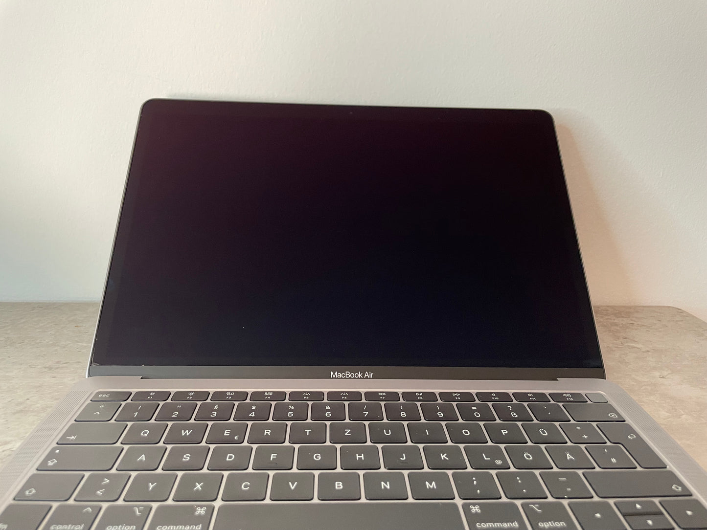 MacBook Air (2019) [13,3", Retina, Intel Core i5 1,6GHz, 8GB RAM, 256GB SSD, Intel UHD Graphics 617, macOS] argento