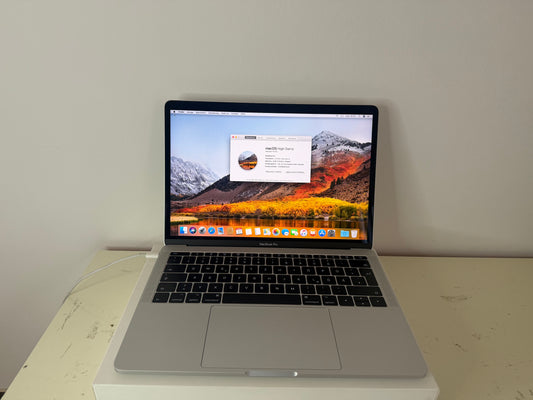 MacBook Pro (2017) [13,3", Touch Bar, Intel Core i5 2,3GHz, 8GB RAM, 128GB SSD, Intel Iris Plus Graphics 650, macOS] grigio