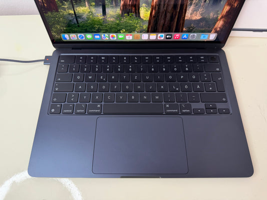 MacBook Air (2024) [13,6", M3 8-Core, 8GB RAM, 256GB SSD, 8-Core GPU, macOS] Mezzanotte