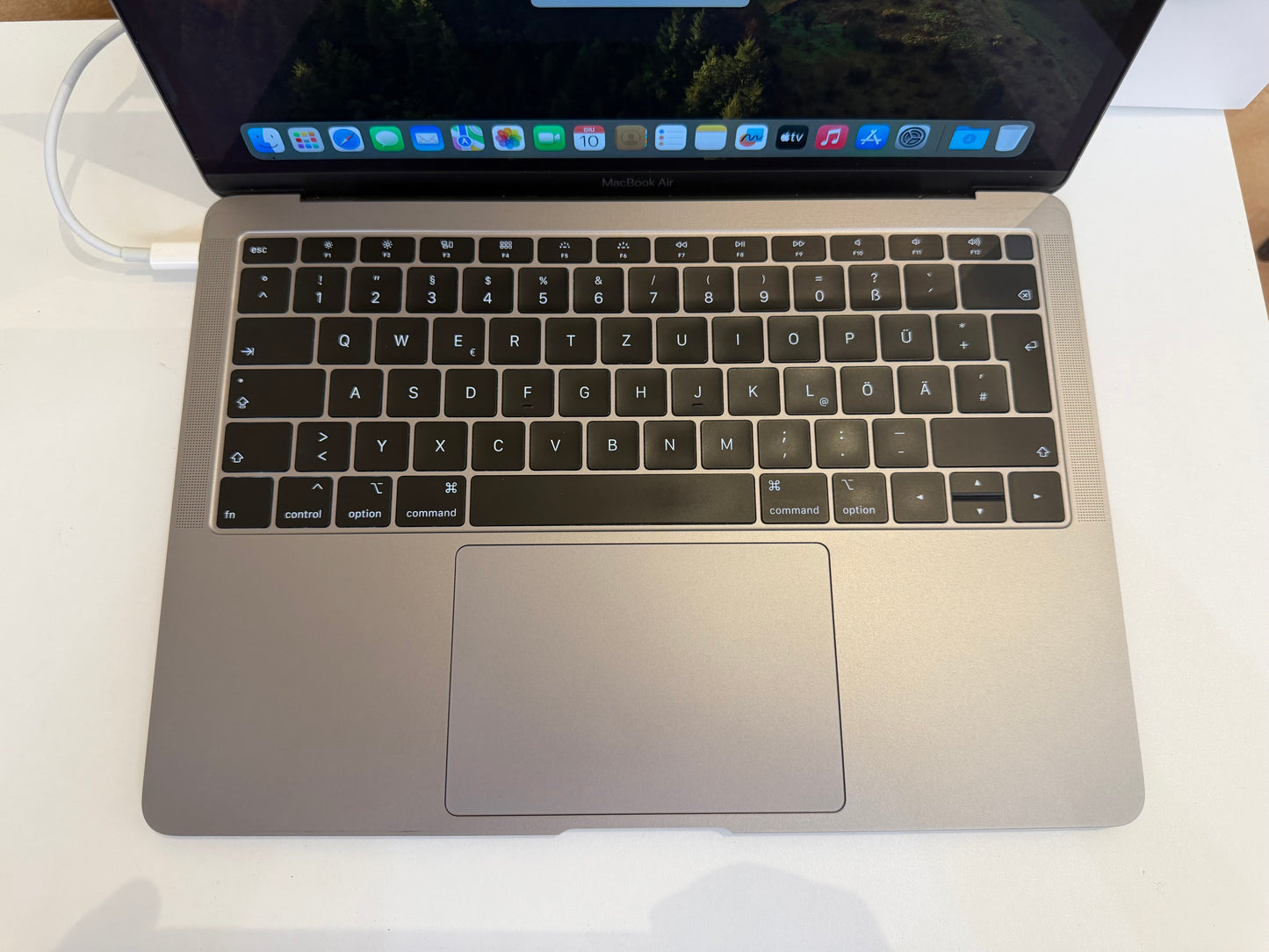 MacBook Air (2018) [13,3", Retina, Intel Core i5 1, 6GHz, 8GB RAM, 256GB SSD, Intel UHD Graphics 617, macOS] spacegrau