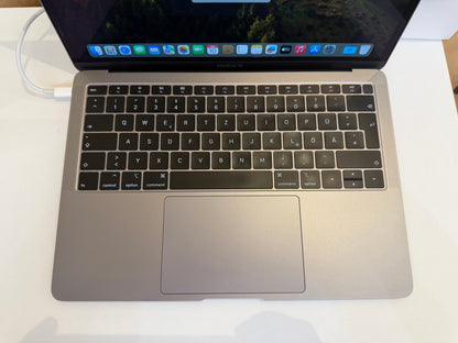 MacBook Air (2018) [13,3", Retina, Intel Core i5 1, 6GHz, 8GB RAM, 256GB SSD, Intel UHD Graphics 617, macOS] spacegrau