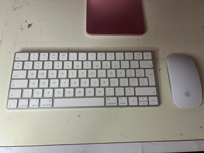 iMac (Mid 2021) [24", Apple M1 8 Core CPU, 8GB RAM, 256GB SSD, Apple 8 Core, macOS] rosa