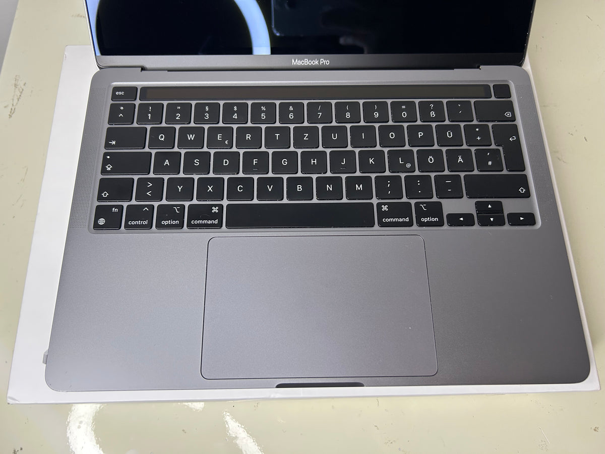 MacBook Pro (Mid 2022) [13,3", Liquid Retina, Touch Bar, Apple M2 8-Core 3,2GHz, 8GB RAM, 512GB SSD, Apple 10-Core, macOS] Grigio