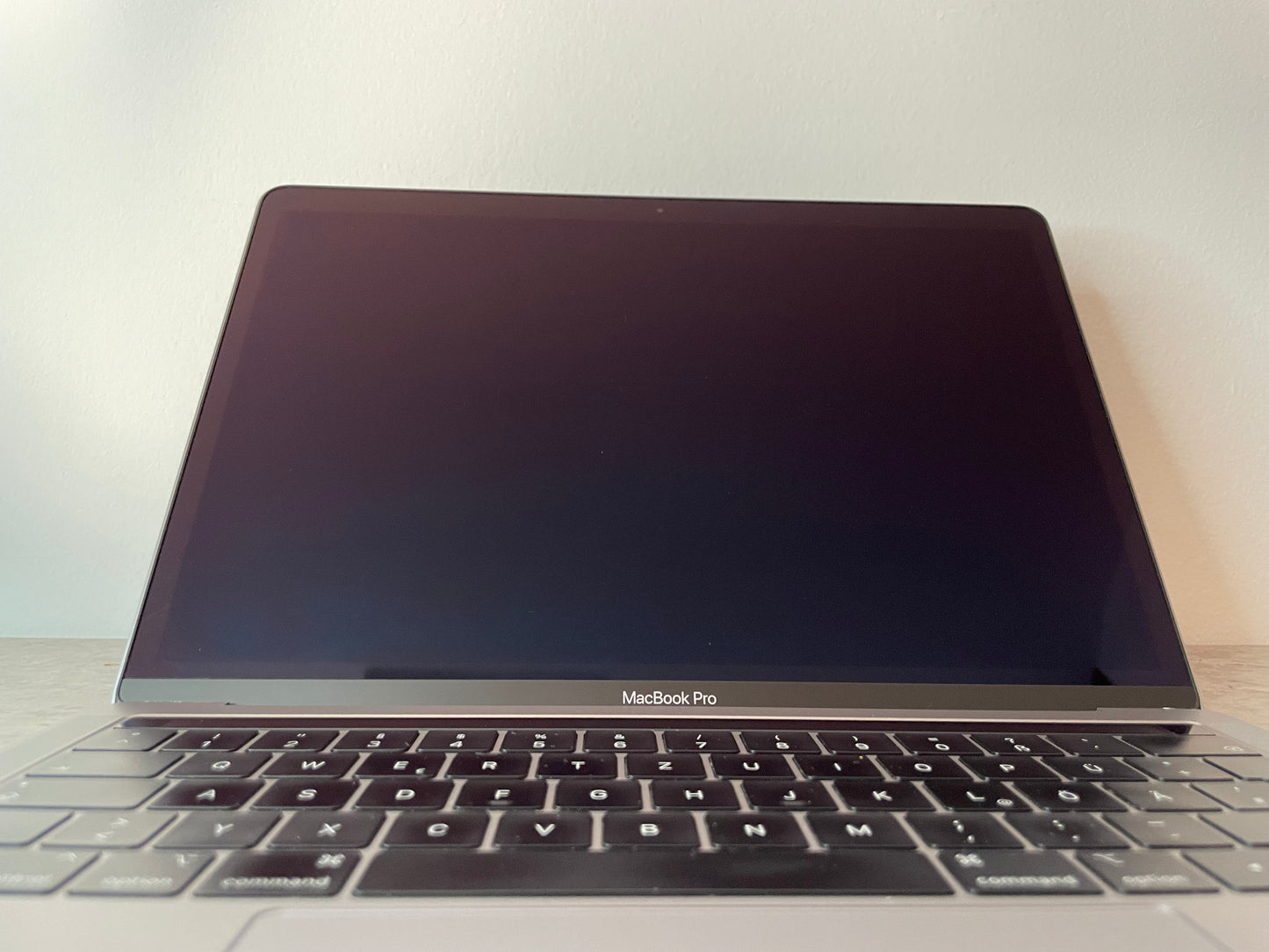 MacBook Pro (2018) [13,3", Touch Bar, Intel Core i7 2,7GHz, 16GB RAM, 512GB SSD, Intel Iris Graphics 655, macOS] grigio