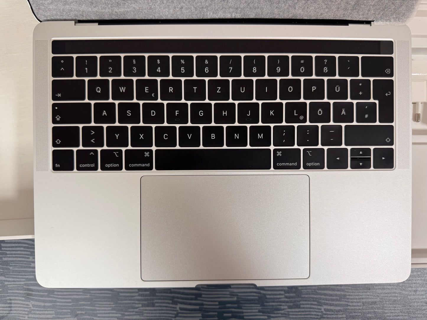 MacBook Pro (2019) [13,3", Touch Bar, Intel Core i5 2,4GHz, 16GB RAM, 512GB SSD, Intel Iris Plus Graphics 655, Mac OS X] argento