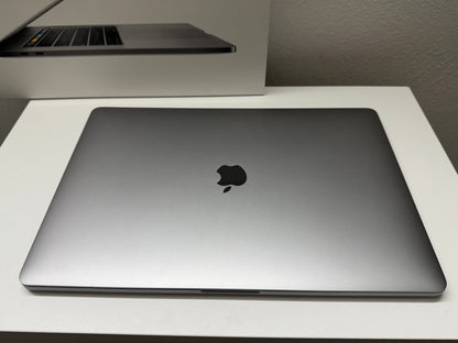 MacBook Pro (2016) [15,4", Touch Bar, Intel Core i7 2,6GHz, 16GB RAM, 512GB SSD, AMD Radeon Pro, macOS] Grigio