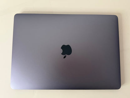 MacBook Pro (2018) [13,3", Touch Bar, Intel Core i7 2,7GHz, 16GB RAM, 512GB SSD, Intel Iris Graphics 655, macOS] Grigio