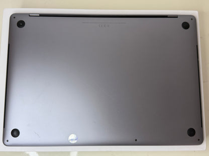 MacBook Pro (2018) [15,4", Touch Bar, Intel Core i7 2,6GHz, 32GB RAM, 1TB SSD, AMD Radeon Pro 560X, macOS] grigio