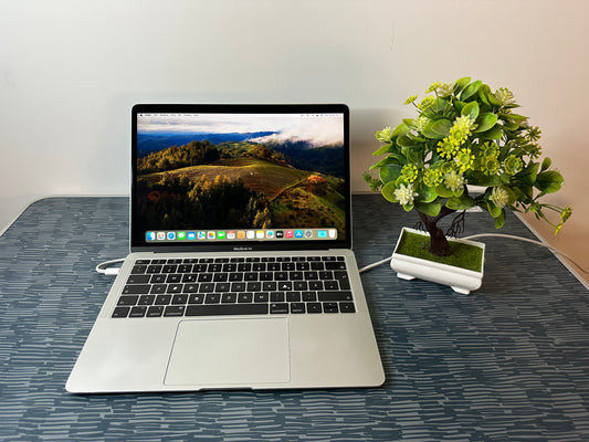 MacBook Air (2018) [13,3", Retina, Intel Core i5 6GHz, 8GB RAM, 256GB SSD, Intel UHD Graphics 617, macOS] argento