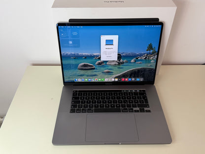 MacBook Pro (2019) [16", Touch Bar, Intel Core i9 4GHz, 32GB RAM, 2TB SSD, AMD Radeon Pro 5500M, macOS] grigio