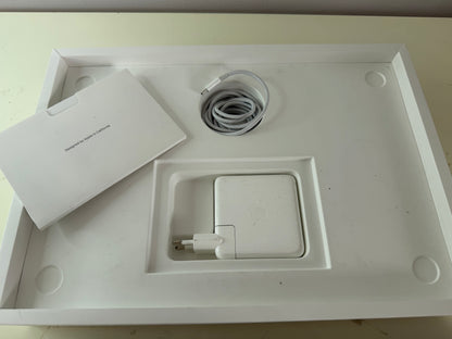 MacBook Pro (2019) [16", Touch Bar, Intel Core i7 2,6GHz, 16GB RAM, 512GB SSD, Intel UHD Graphics 630 + AMD Radeon Pro 5300M, Mac OS] argento