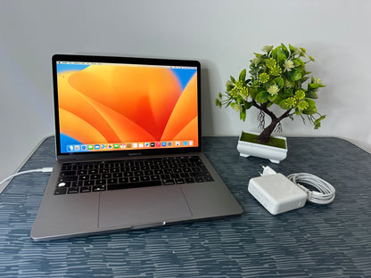 MacBook Pro (2019) [13,3", Touch Bar, Intel Core i5 1,4GHz, 8GB RAM, 256GB SSD, Intel Iris Plus Graphics 645, Mac OS X] Grigio