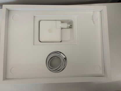 MacBook Pro (Mid 2022) [13,3", Liquid Retina, Touch Bar, Apple M2 8-Core 3,2GHz, 8GB RAM, 256GB SSD, Apple 10-Core, macOS] Grigio