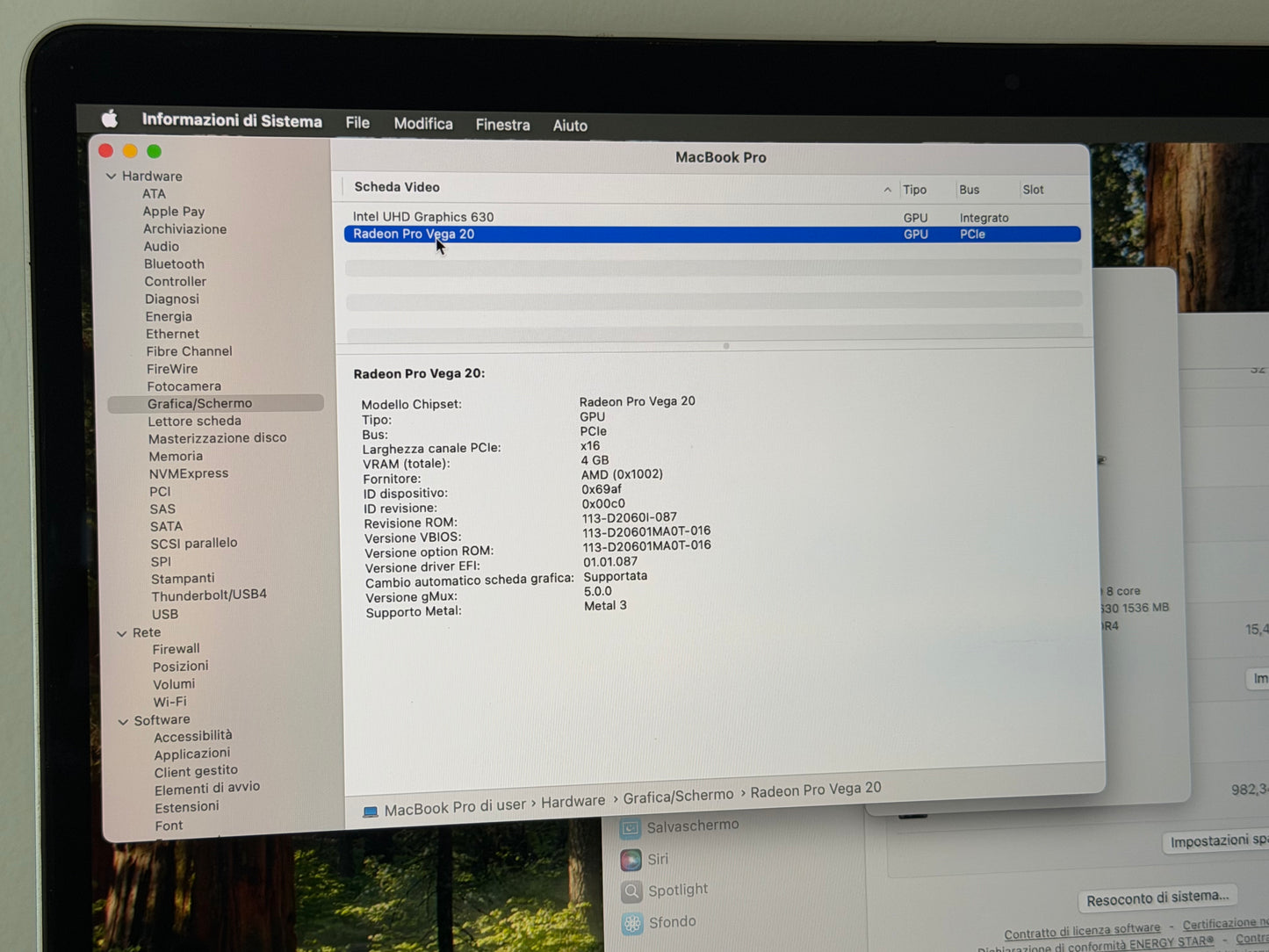 MacBook Pro (2019) [15,4", Intel Core i9 2,4GHz, 32GB RAM, 1TB SSD, Radeon Pro Vega 20, macOS] argento