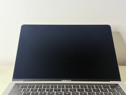 MacBook Pro (2019) [13,3", Touch Bar, Intel Core i5 2,4GHz, 16GB RAM, 512GB SSD, Intel Iris Plus Graphics 655, Mac OS X] Grigio