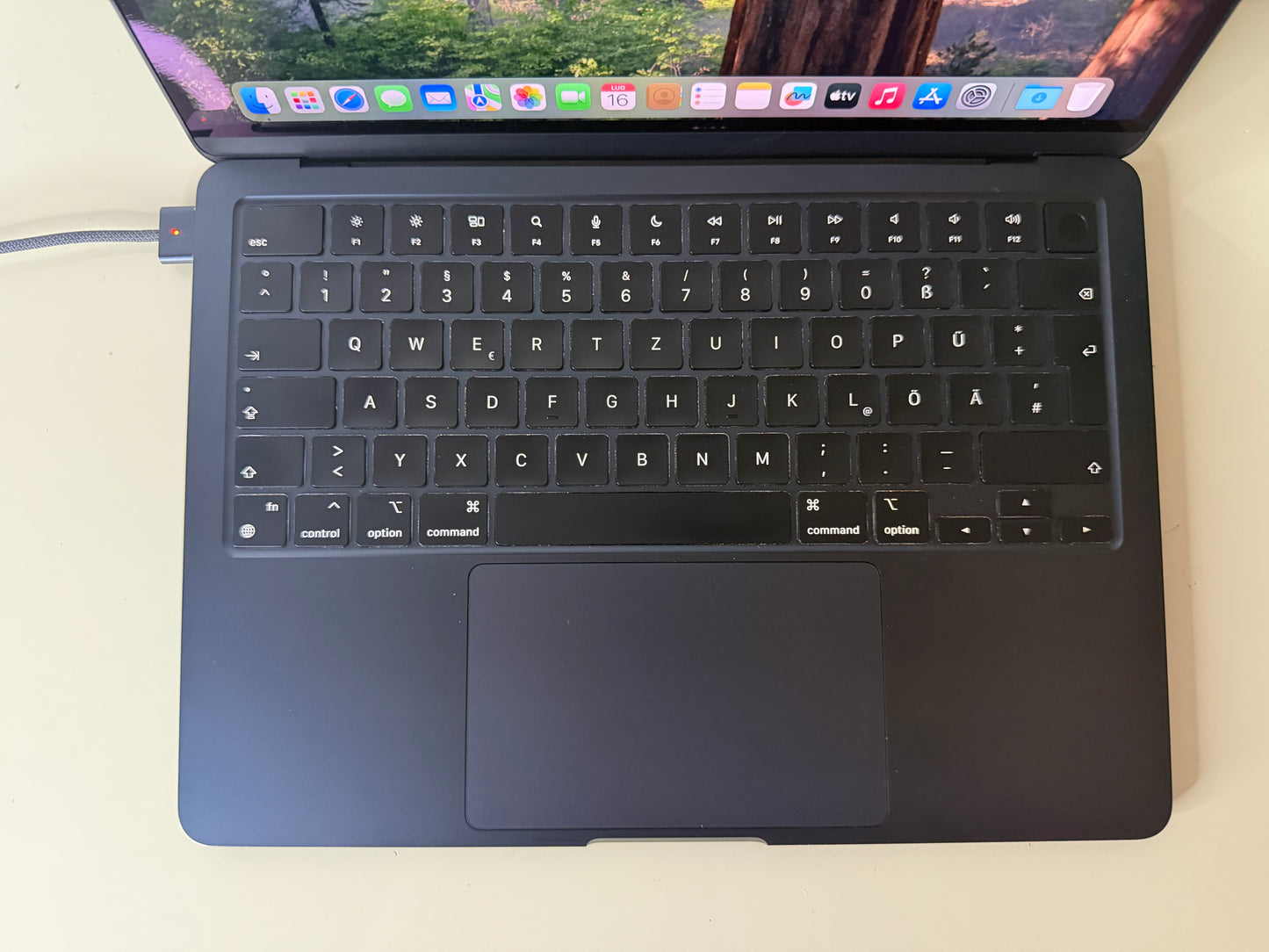 MacBook Air (2022) [13,6" Retina, M2 8 Core 3,2GHz, 8GB RAM, 256GB SSD, 8-CoreGPU, macOS] mezzanotte