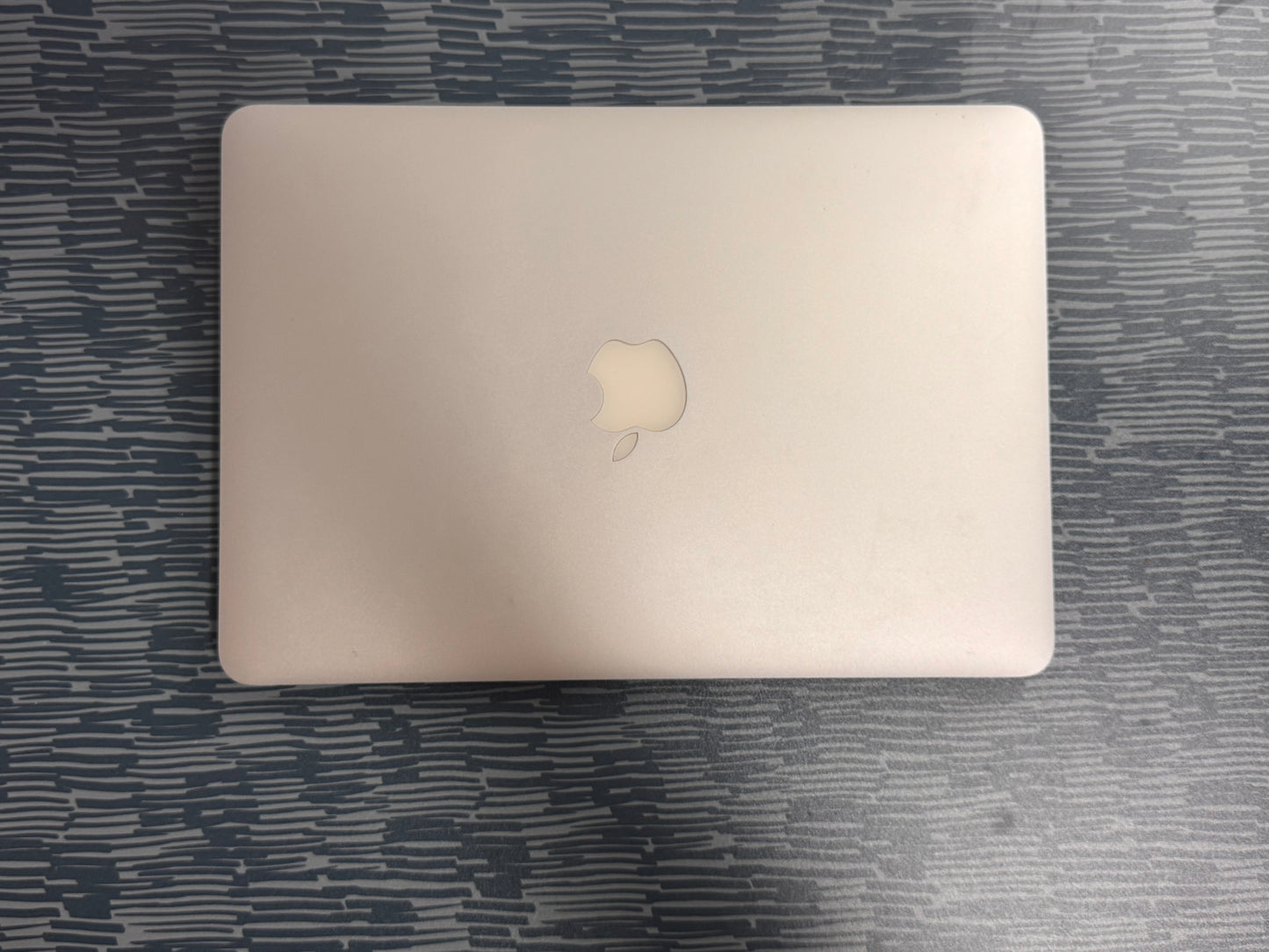 MacBook Pro (2015) [13,3", Retina, Intel Core i5 2,7GHz, 8GB RAM, 256GB SSD, Intel Iris Graphics 6100, macOS] argento