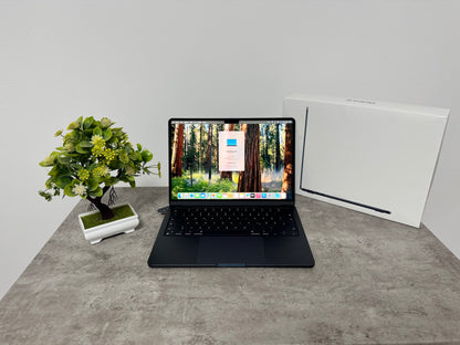MacBook Air (2022) [13,6" Retina, M2 8 Core 3,2GHz, 8GB RAM, 256GB SSD, 8-CoreGPU, macOS] mezzanotte