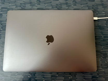 MacBook Pro (2016) [15,4", Touch Bar, Intel Core i7 2,6GHz, 16GB RAM, 512GB SSD, AMD Radeon Pro 455, macOS] grigio