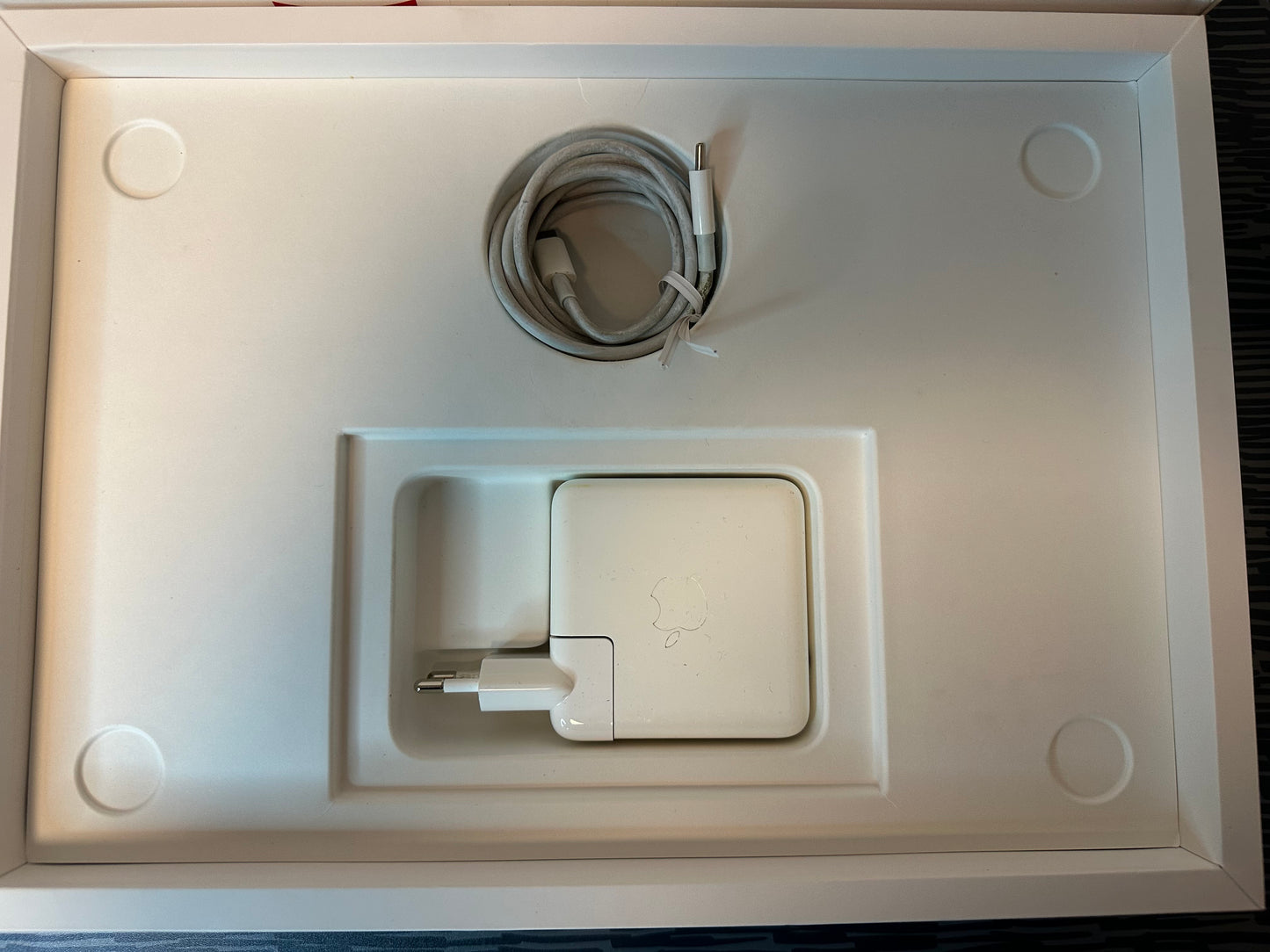 MacBook Pro (2020) [13,3", Touch Bar, Intel Core i5 1,4GHz, 8GB RAM, 256GB SSD, Intel Iris Plus Graphics 645, macOS] Grigio