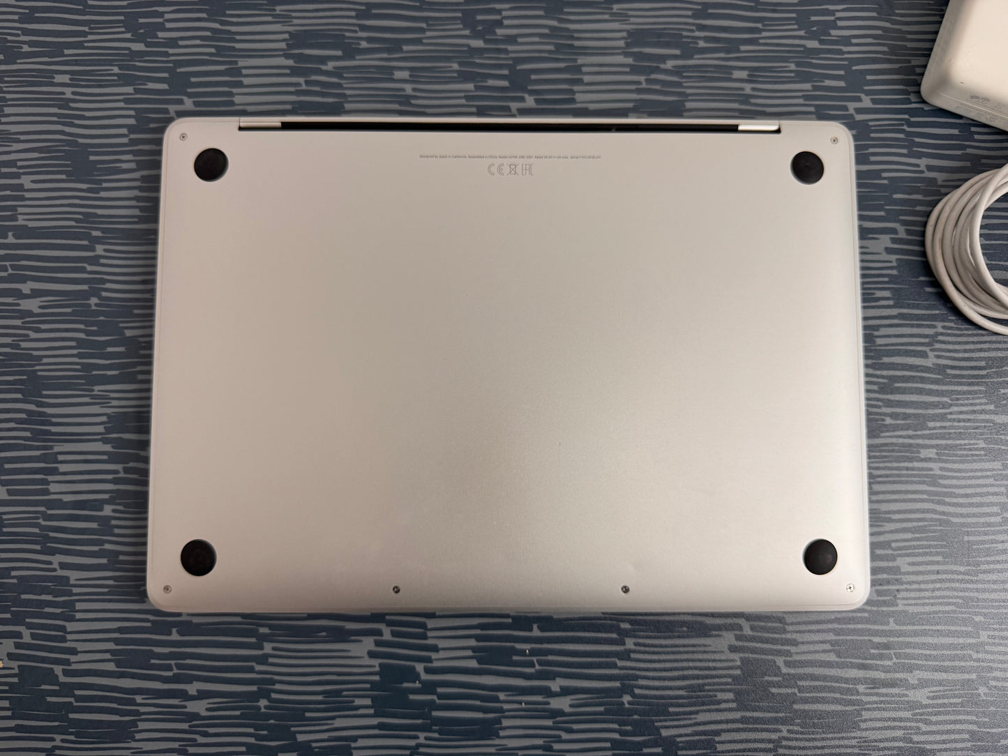 MacBook Pro (2019) [13,3", Touch Bar, Intel Core i5 1,4GHz, 8GB RAM, 128GB SSD, Intel Iris Plus Graphics 645, Mac OS X] argento